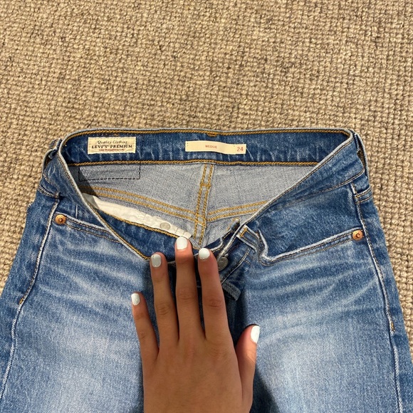 Levi’s Wedgie Size 24 Ripped - Picture 3 of 3